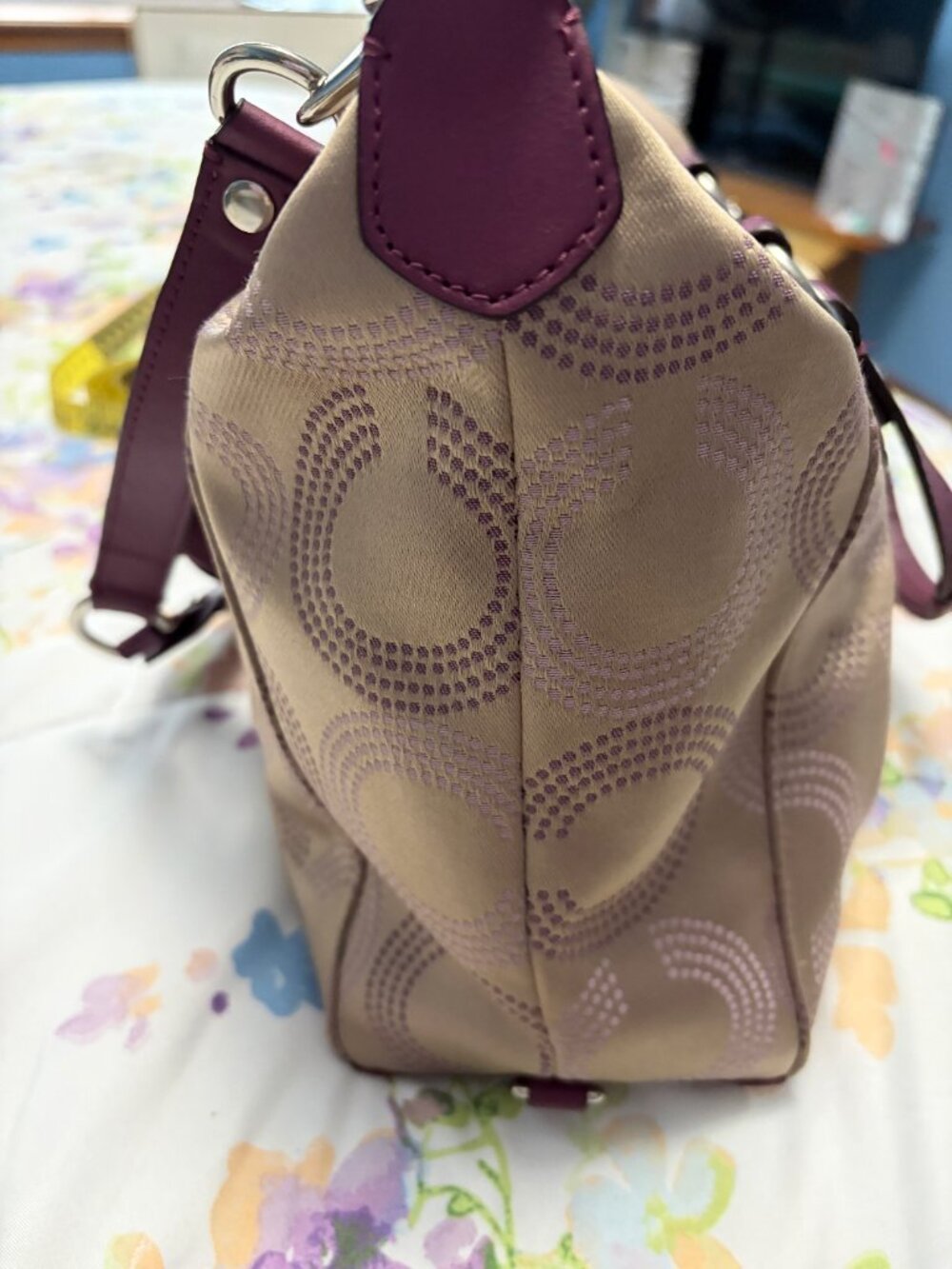 Coach Handbag Pre-owned - Excellent Condition - Picture 11 of 16